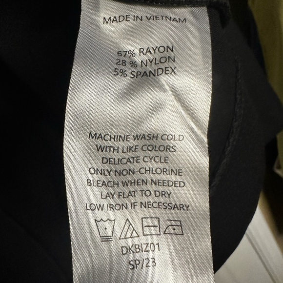 Quince | Black Women’s Ultra Stretch Ponte Blazer - Picture 7 of 9